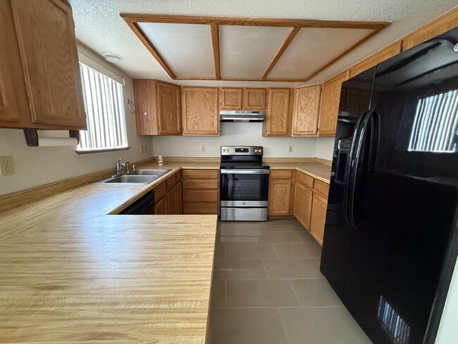 Photo - 2 bed 2.5 bath great location BHCRENT.COM to schedule a viewing Unit 10