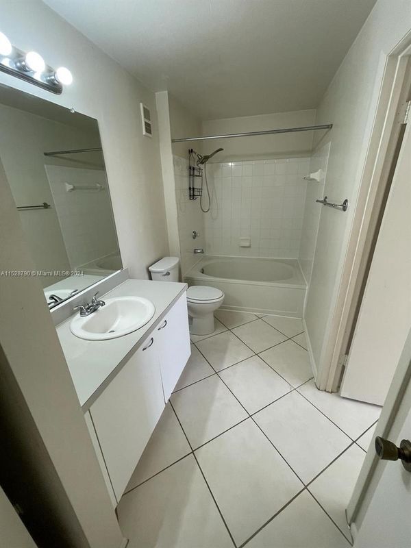 Photo - 4855 Via Palm Lakes