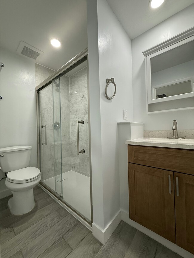Photo - 2206 W Vista Ave Unit B