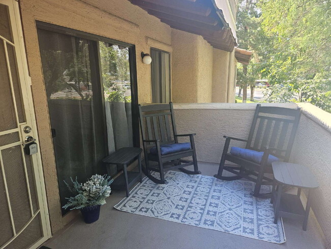 Photo - "Chic & Cozy 2-Bed, 2-Bath Furnished Retreat with Granite Elegance in Glendale Steps from Banner ... Unit 2100
