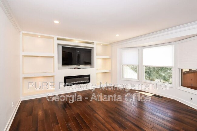 Photo - 4271 Edgewater Dr NW