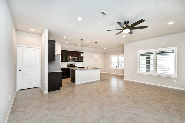 Photo - 29622 Breakwater Dr