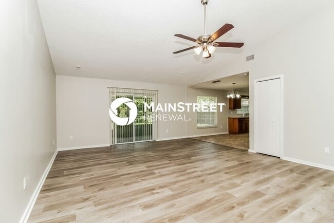 Photo - 3 Bedroom Pet-Friendly Home in SANFORD, FL with Main Street Renewal