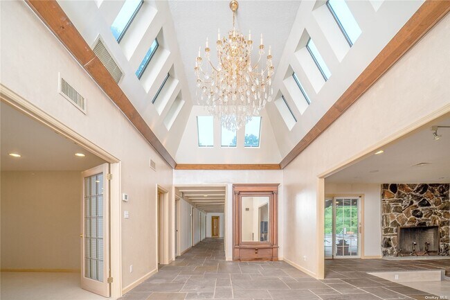 Photo - 15 Remsens Ln