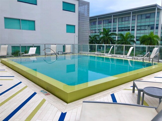 Photo - 1700 Meridian Ave Unidad 303