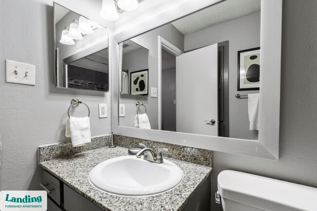 Photo - 1919 W Tarrant Rd Unidad 2110