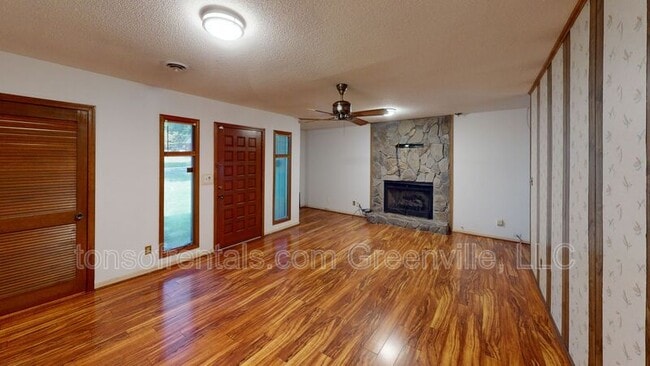 Photo - 102 Meadow St