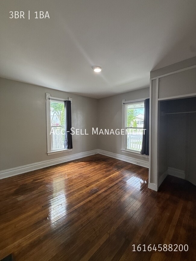 Photo - 806 Douglas St NW Unidad 1