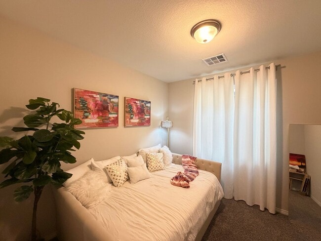 Photo - Beautiful 4 Bedroom Home in Aliante Community