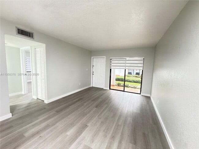 Photo - 18206 Mediterranean Blvd Unidad 3-21