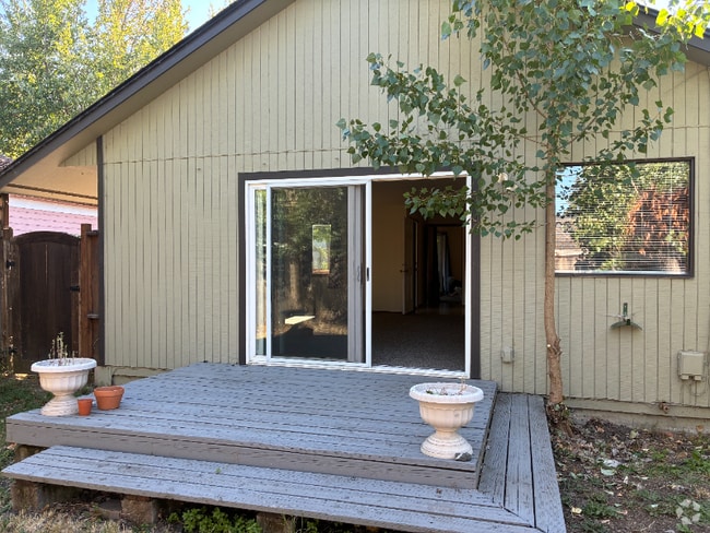 Building Photo - 1579 Olive St Rental