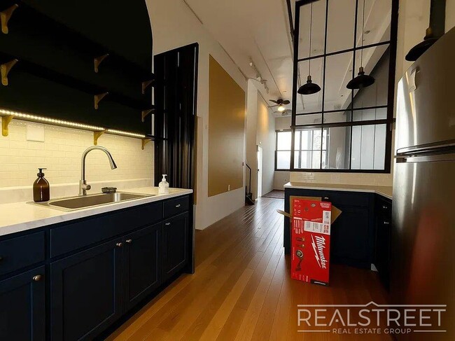 Photo - Hart St Unidad 304