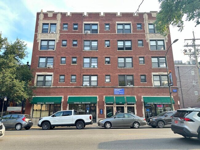 Building Photo - 744 W Belmont Ave Rental