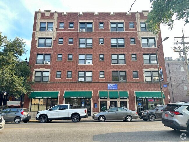 Building Photo - 742 W Belmont Ave Rental