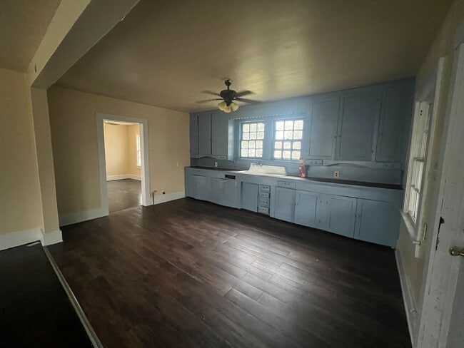 405 Rice Ln