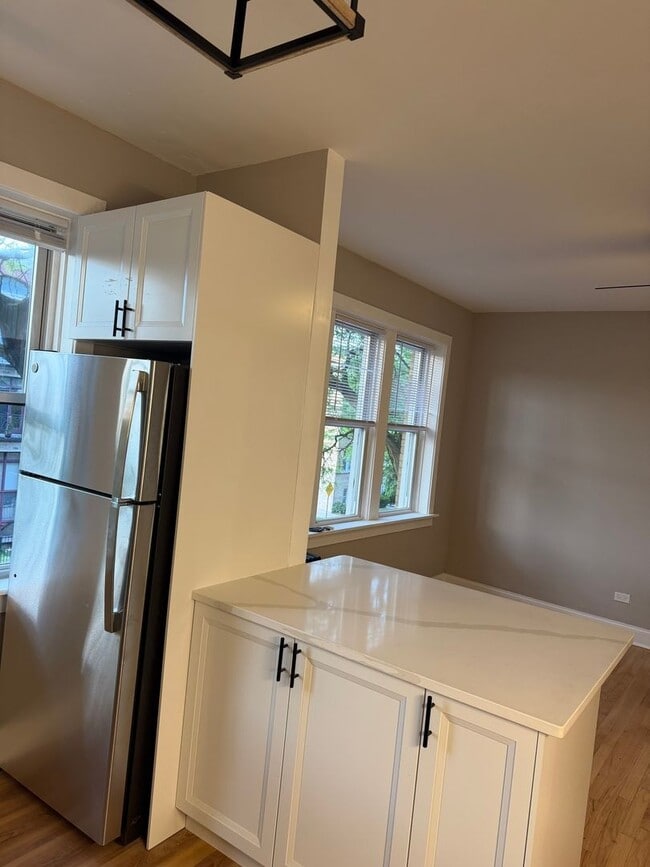 Photo - 4956 N Harding Ave Unit 2