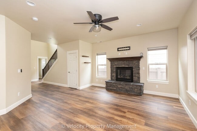 Beautiful NE Bend Home with Community Pool... - Beautiful NE Bend Home with Community Pool...