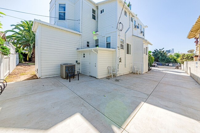 Photo - 2943 Walton Ave