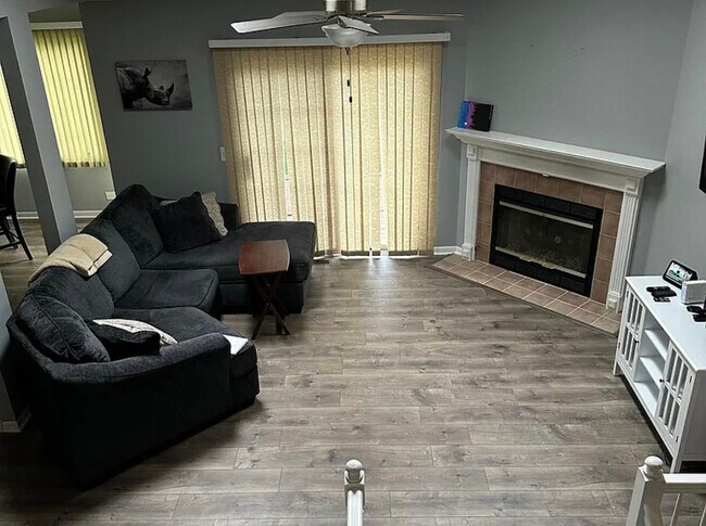 Living Room - 852 Millcreek Cir