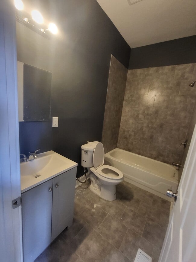 Building Photo - 521 Hegeman Ave Unit 2