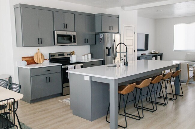 754 W Bronze Leaf Rd