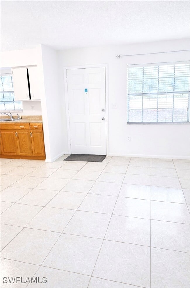 Building Photo - 3325 Arpt Rd S Unit F1