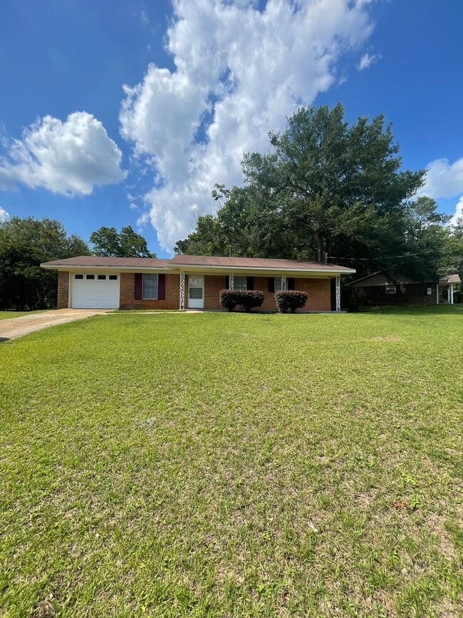 Building Photo - Available September! Rental