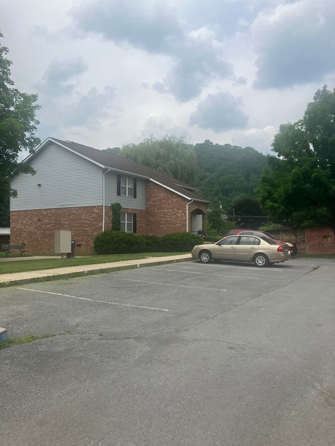 Photo - Diane Apartments