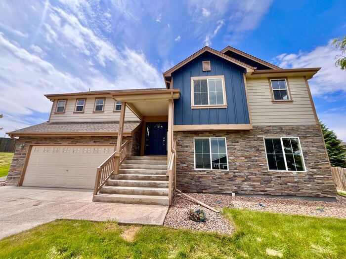 Beautiful 3 Bed/2.5 Bath Home in Loveland - Beautiful 3 Bed/2.5 Bath Home in Loveland