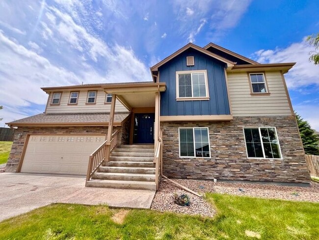 Beautiful 3 Bed/2.5 Bath Home in Loveland - Beautiful 3 Bed/2.5 Bath Home in Loveland