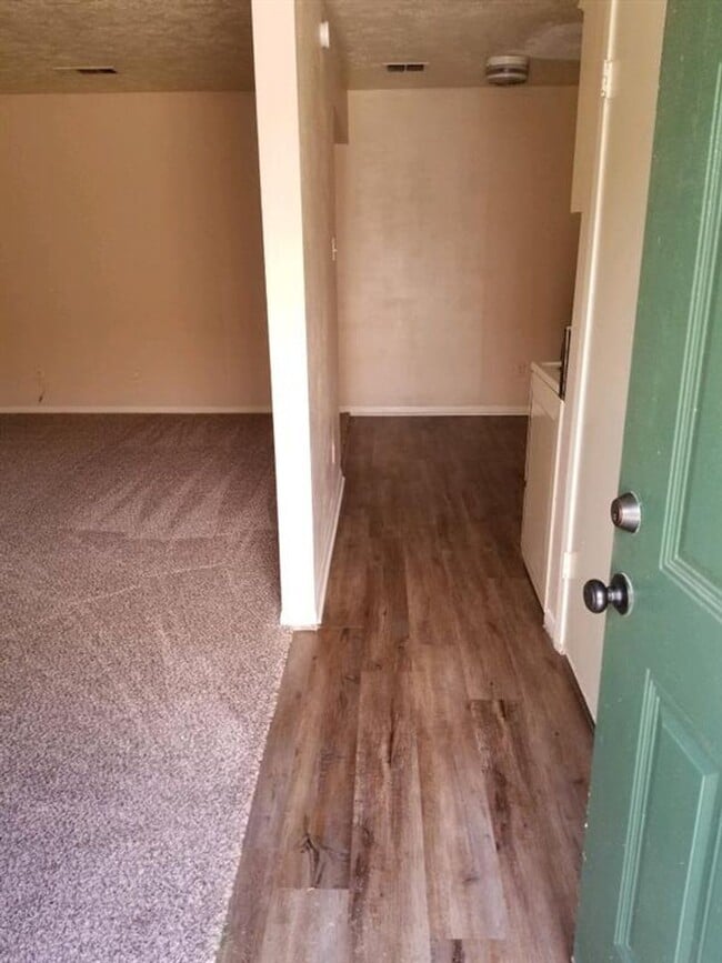 Photo - 2 Bed + 1 Bath - Spacious Townhome  close to Campus and Park Unit HS1108A