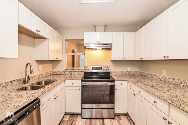 Photo - 1915 Carrigan Ave