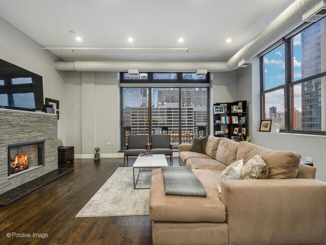 Photo - 360 W Illinois St