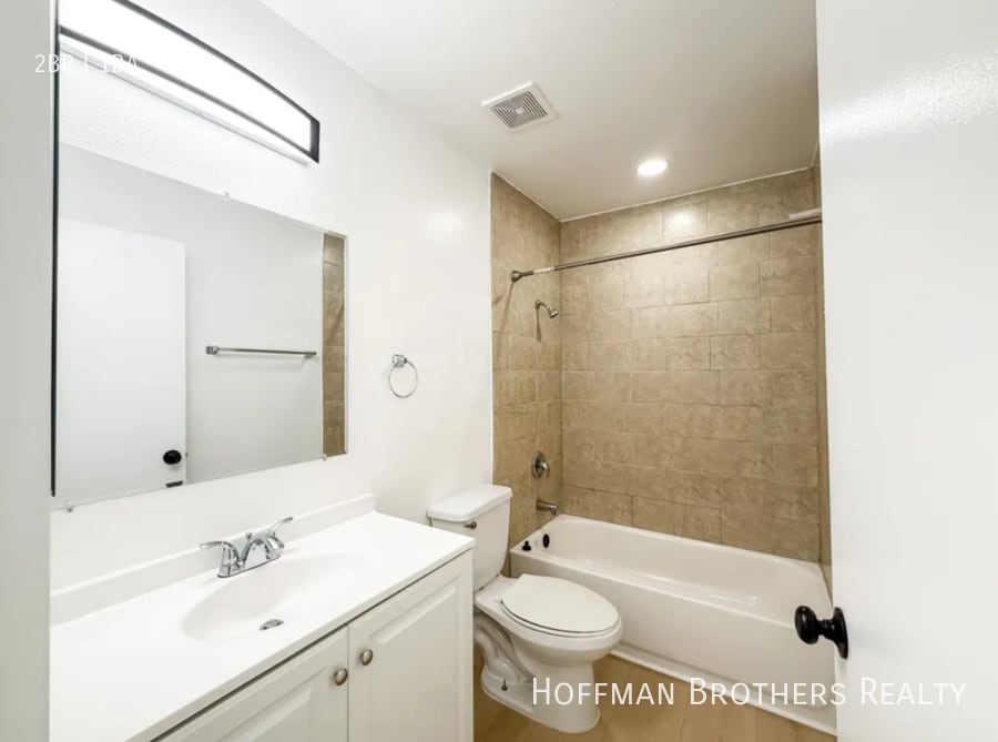 Photo - 14801 Delano St Unit 9