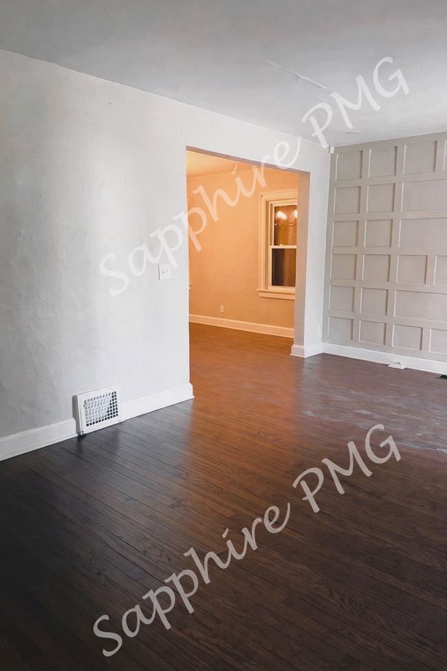 Photo - 5400 Olive St