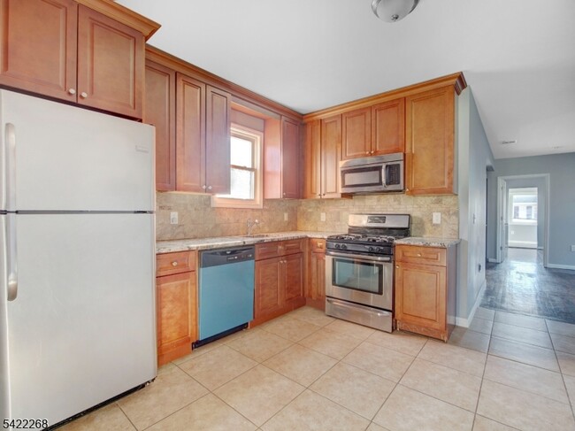 Photo - 156 Crystal St