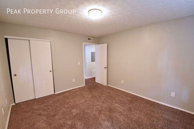 Photo - 1393-1395 Summit Street-2 Bedroom Unit 2 Bedroom