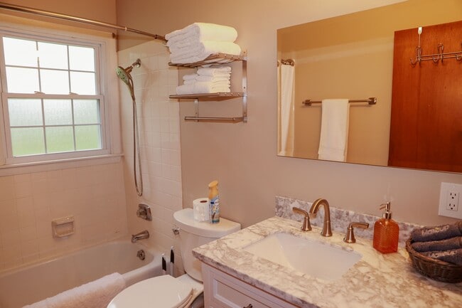 Photo - 1714 Carolyn Dr