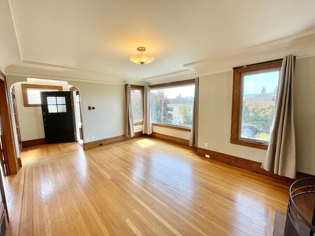 Photo - Westwood Park - Stunning 3BR+ / 2 BA Home w/Fabulous Back Yard! - PROGRESSIVE