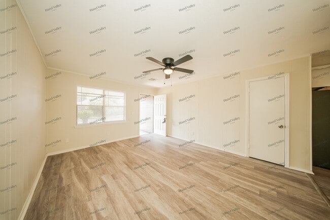 Photo - 705 SE 60th St