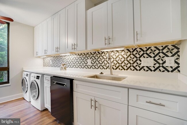 Renovated Kitchen - 1800 Old Meadow Rd Unit 113