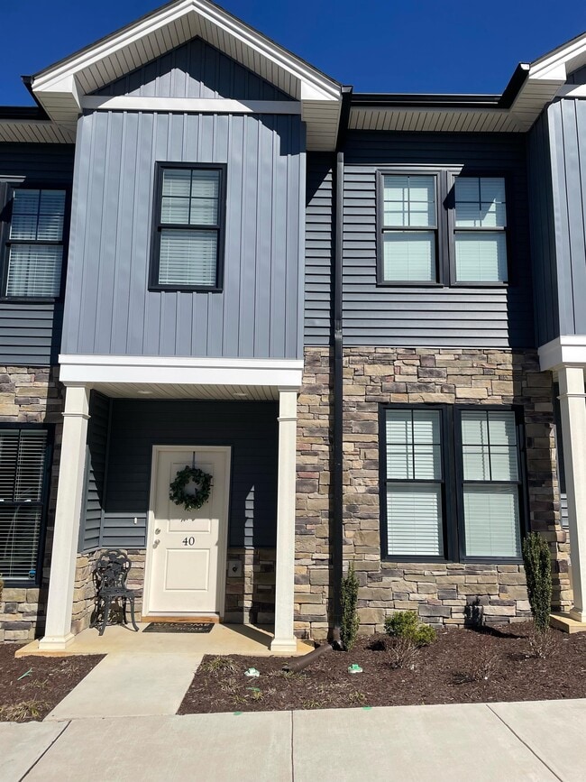 Building Photo - 40 High St