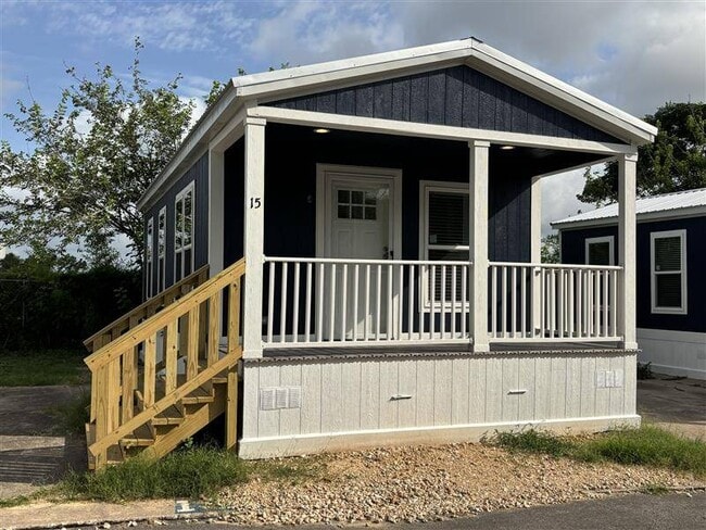 Building Photo - 15 La Posada Cir