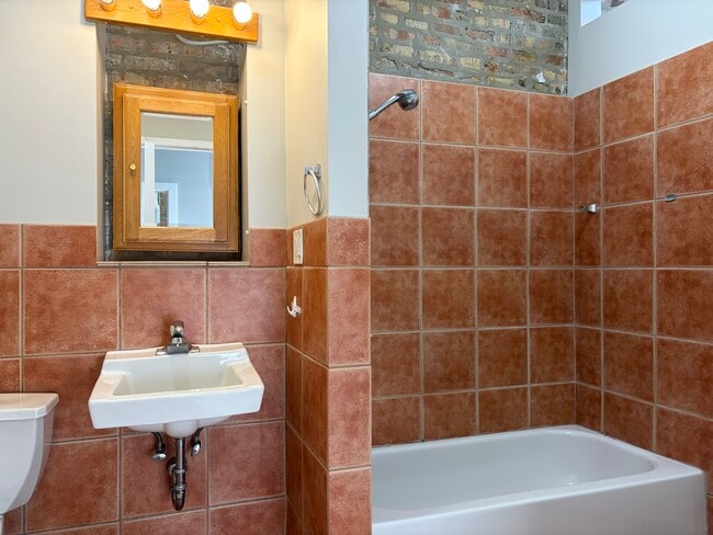 Photo - 2727 S Archer Ave Unidad 2