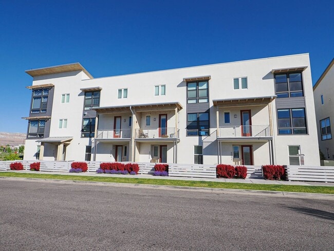 3 Bedroom, 2.5 Bathroom in South Jordan - 3 Bedroom, 2.5 Bathroom in South Jordan House