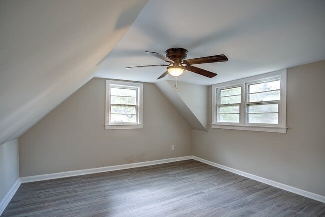 Photo - 237 Queen St Unit #3