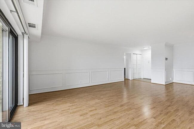 Photo - 309 Yoakum Pkwy Unit 1002
