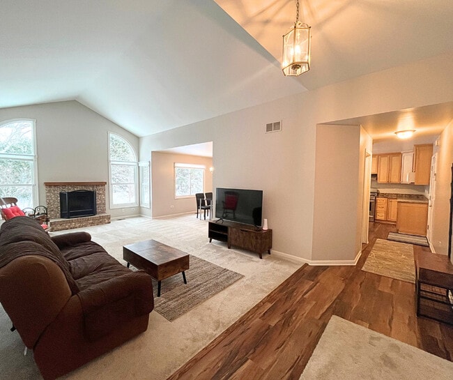 Photo - 925 Hartford Dr