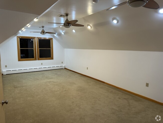 Building Photo - 160 6th Ave Unit 2nd Floor Apartment