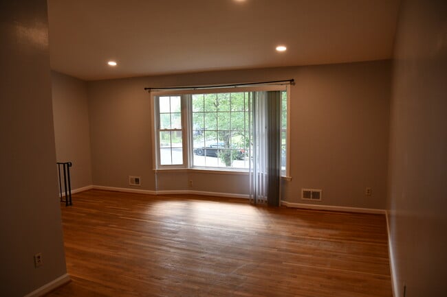 Photo - 6943 Nashville Rd